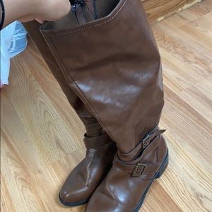 Brown boots 👢